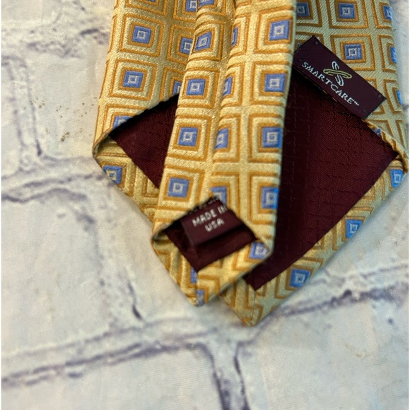 NORDSTROM YELLOW GOLD BLUE SQUARES SMARTCARE 100% SILK USA MADE MENS TIE - Picture 3 of 7